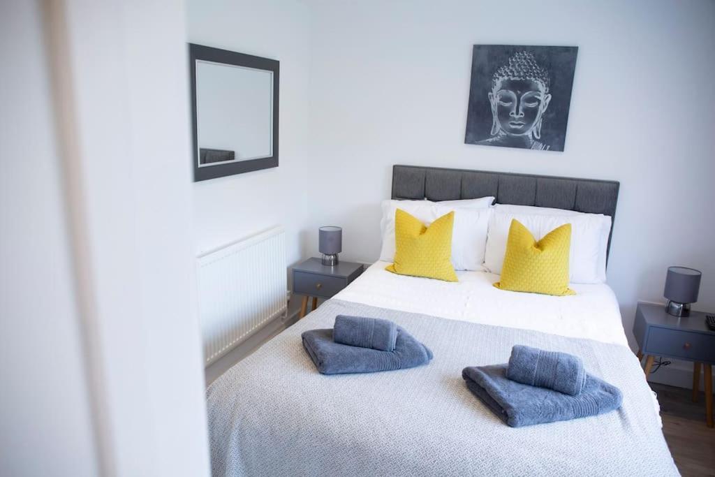 Bridge House Apartments - Free Parking Shottery Buitenkant foto