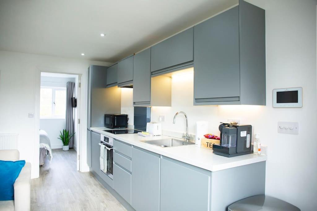 Bridge House Apartments - Free Parking Shottery Buitenkant foto