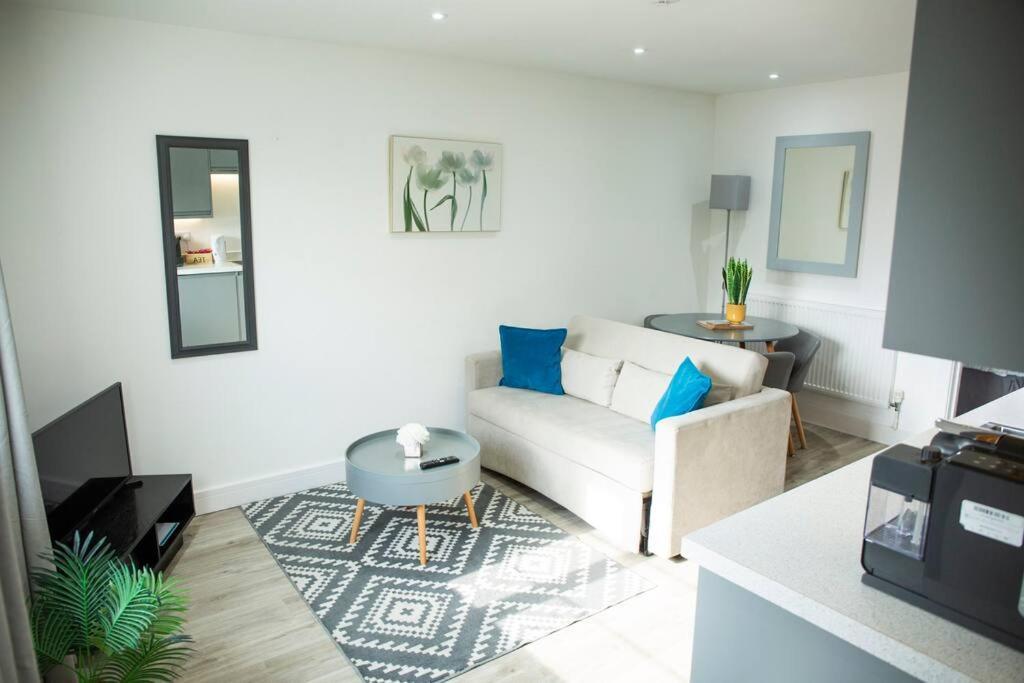 Bridge House Apartments - Free Parking Shottery Buitenkant foto
