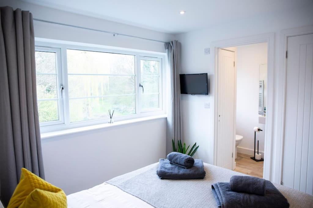 Bridge House Apartments - Free Parking Shottery Buitenkant foto