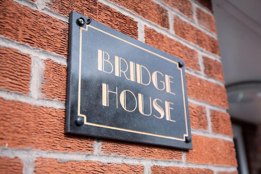 Bridge House Apartments - Free Parking Shottery Buitenkant foto