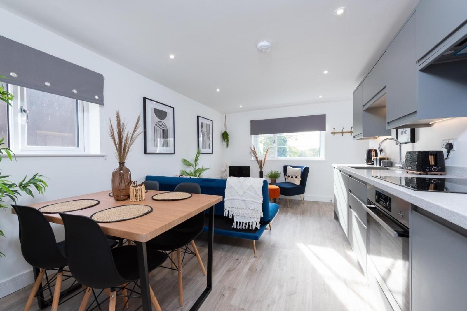 Bridge House Apartments - Free Parking Shottery Buitenkant foto